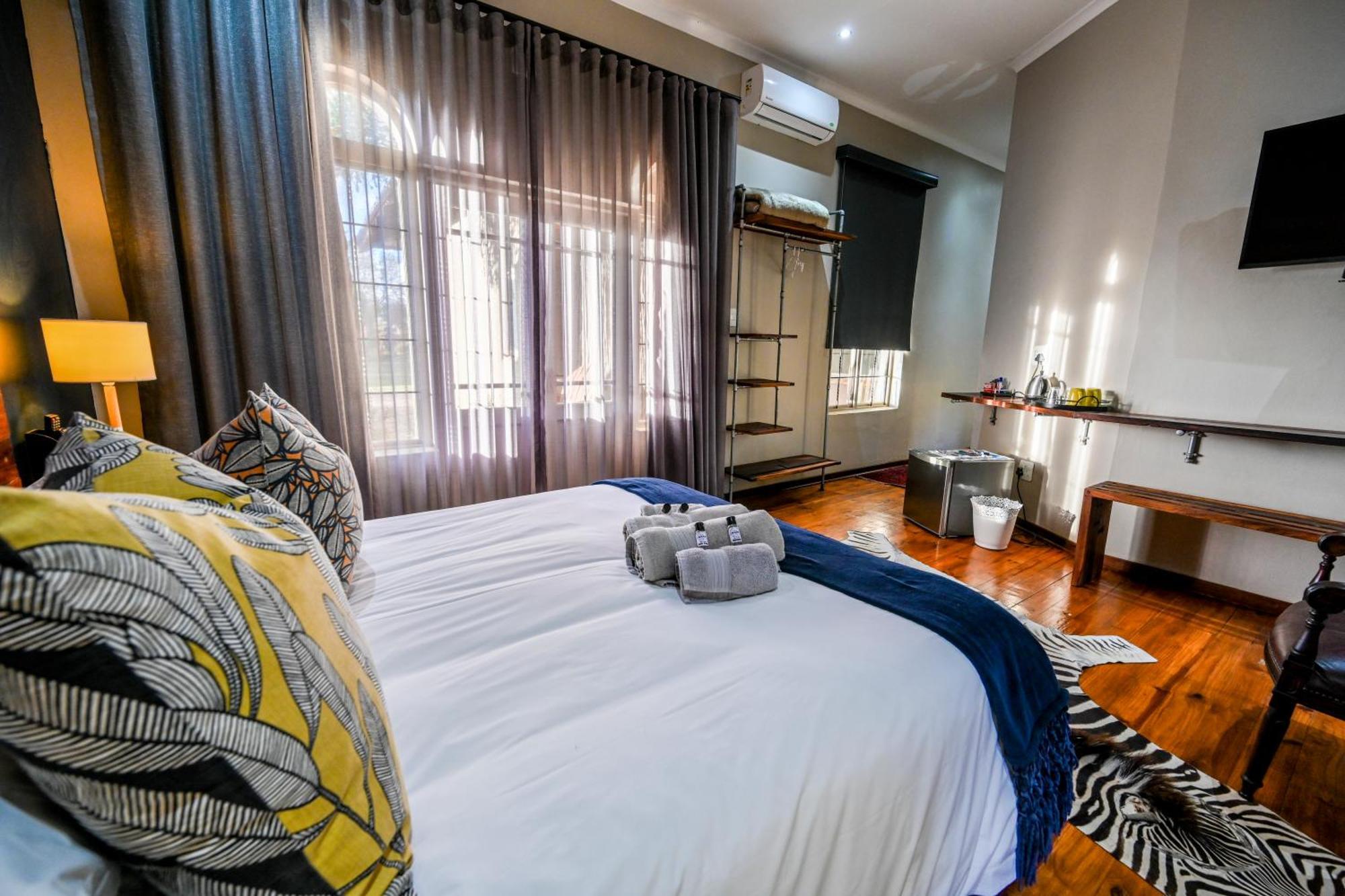 Blue Rain Guest House Bloemfontein Esterno foto