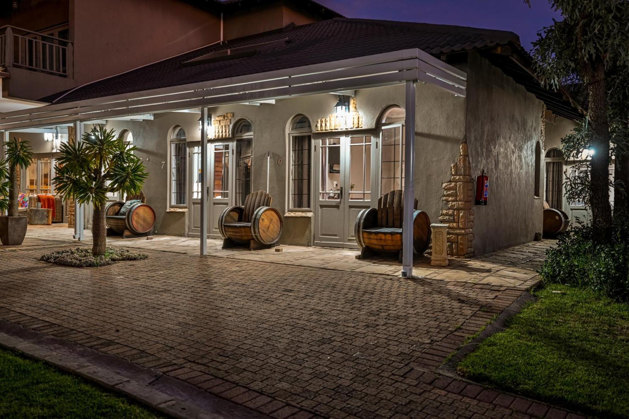 Blue Rain Guest House Bloemfontein Esterno foto