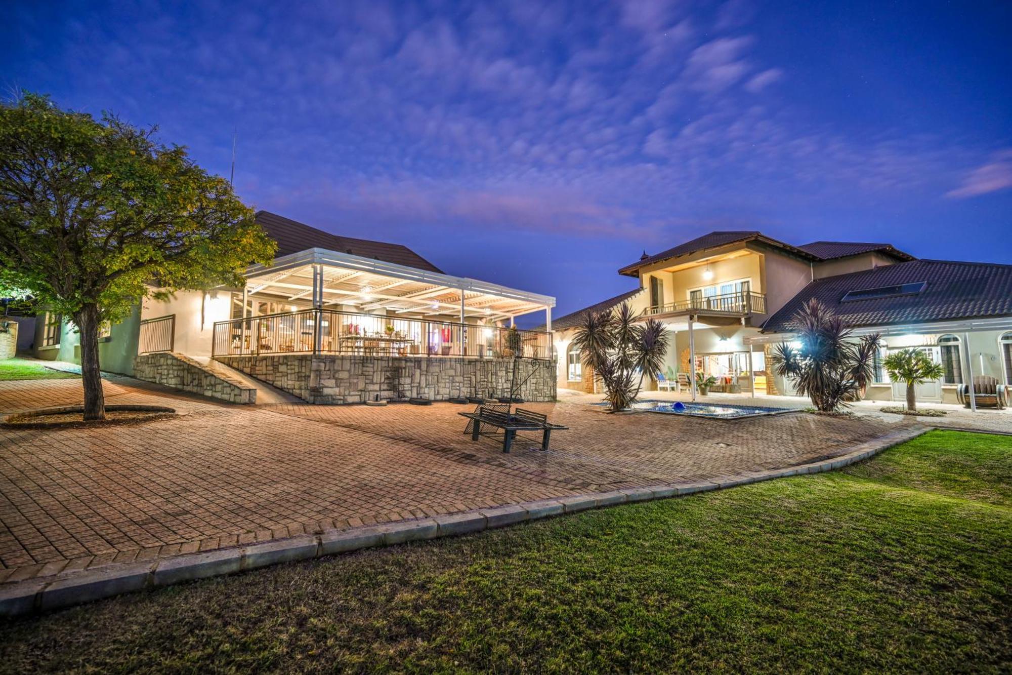 Blue Rain Guest House Bloemfontein Esterno foto