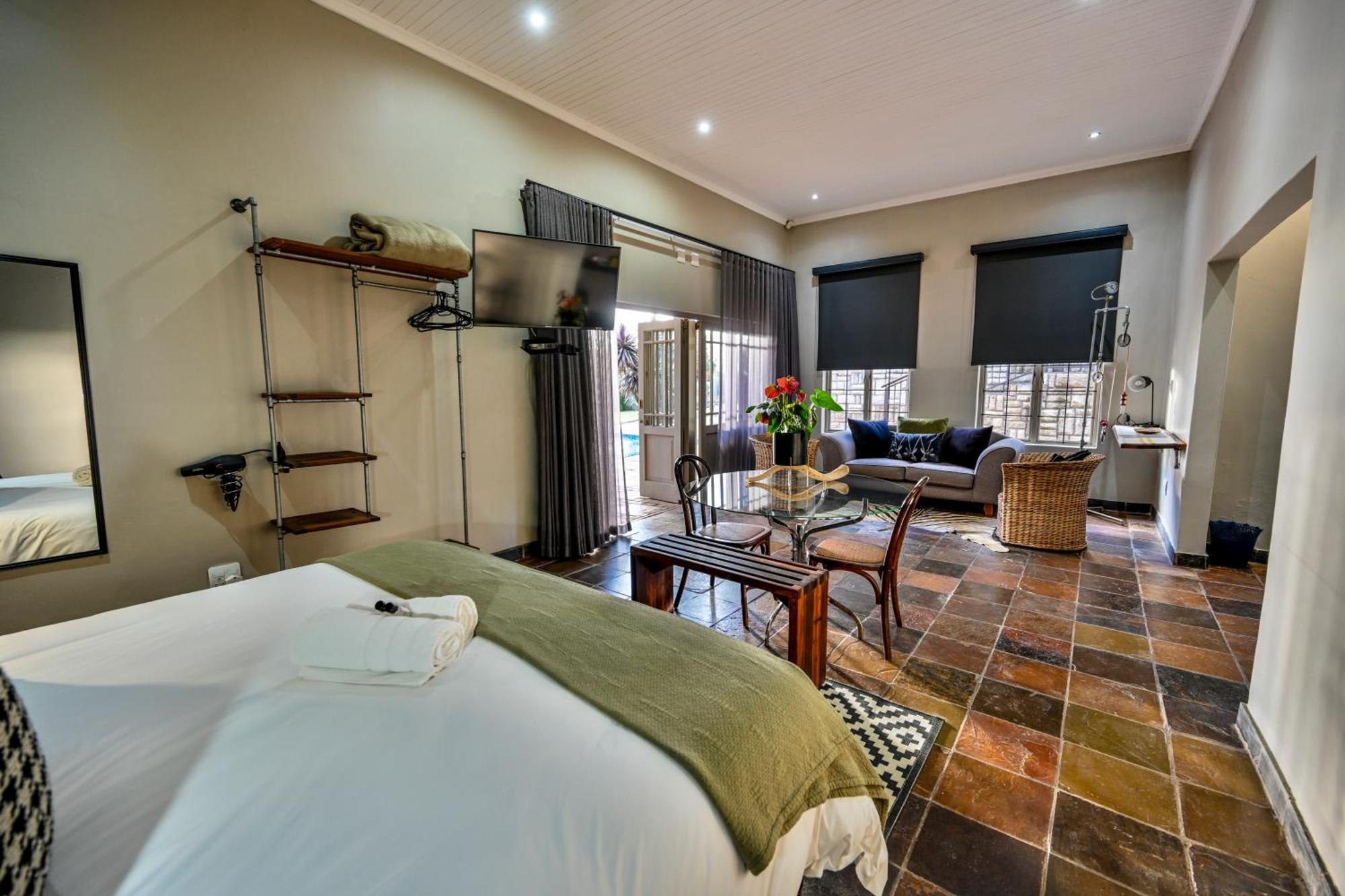 Blue Rain Guest House Bloemfontein Esterno foto